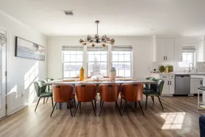 Lux Lakeview House Experience/Sleep 8 - Image 4