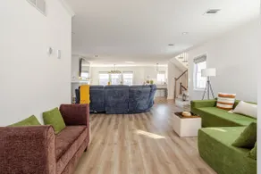 Lux Lakeview House Experience/Sleep 8 - Image 5