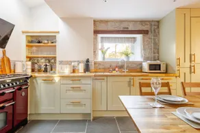 Luxurious Cosy Cottage - Image 5