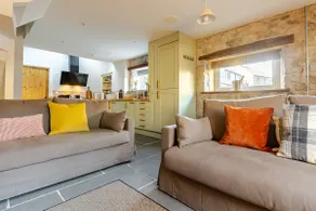 Luxurious Cosy Cottage - Image 2