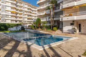 On the beach: new apartments in Lloret - Image 2