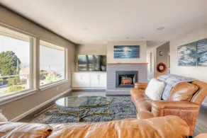 Sound View Home • 2 King Beds • Lighthouse Park - Image 3
