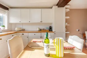 Cosy cottage retreat in heart of fabulous village - Image 4