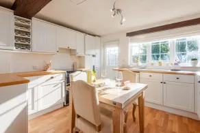 Cosy cottage retreat in heart of fabulous village - Image 3