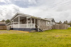 4 Bedroom Family Retreat Six Blocks From The Beach - Image 2