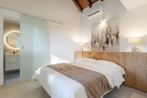Cozy Home with Private Vineyard - Image 4