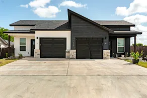 Spacious 3BR Family Home | 5 Mins to BSW Hospital - Image 3