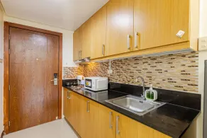 Chic Condo Steps from MOA Complex. Flexible Stays! - Image 5