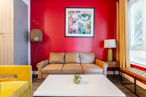 Vibrant modern home in Glendale - Image 2