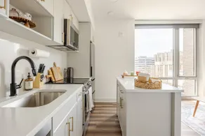 Nestled Boutique APT Downtown - Image 5