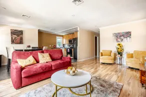 3BR Urban Retreat-With Charm - Image 2