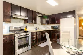 Victorian Retreat 2Bed, 1Bath, Parking, Game Room - Image 5
