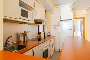 Natural light, quiet and very nicely located - Image 3