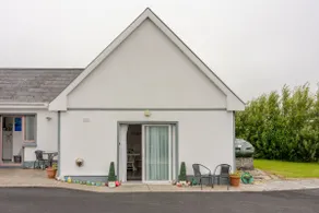 Lorna's Apartment Self Catering Holiday Home - Image 5
