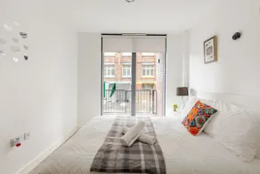 OBI'S House&Suites - Luxury 2bed Duplex Apartment With Balcony - Image 3