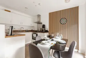 OBI'S House&Suites - Luxury 2bed Duplex Apartment With Balcony - Image 4