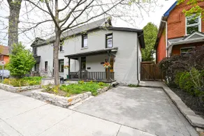 Large apartment with free parking - Image 2