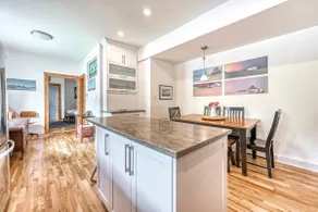 Large apartment with free parking - Image 4