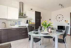 5km to Venice Airport • Free Parking • Bus Stop - Image 2