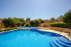 Apartment with garden & pool - Image 3