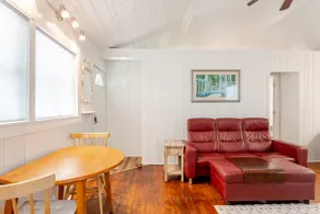 Springtime coastal cottage - Image 5