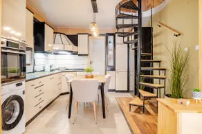 Cozy 1894 Old Heritage Maisonette - Private courtyard- by JK - Image 5