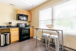 Contemporary Walk Up Apartment in Paris KY - Image 4