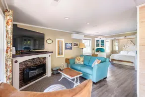 Cozy Vintage Cottage in the Woods - Image 5