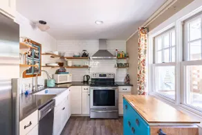 Cozy Vintage Cottage in the Woods - Image 3