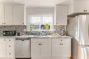 Comfy & Chic 3 bedroom in Boston w/ FREE Parking - Image 4
