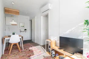 Fira Gran Via just minutes away. Sunny apartment - Image 2