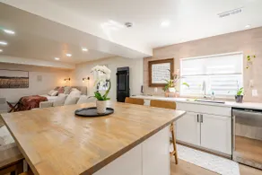 Cozy retreat- car rental available as well! - Image 4