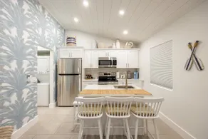 Coastal Retreat - 5th Ave & Beaches 10 min away - Image 2