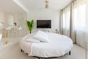 Air-conditioned suite - Round bed, Zénith bathtub. Stadium - Image 3