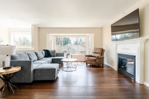Gorgeous Home in Silverdale, Perfect for Families! - Image 3