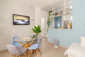 Spacious apartment one block from the beach - Image 2