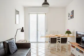 Panoramic apartment with 2 bedrooms and 2 bathrooms in Rho Fiera - Image 2