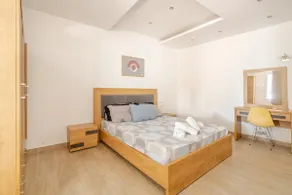 Gondola Apartment - Image 3