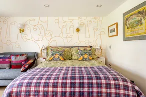 Scotland Street Stylish Garden Studio Pvt Entrance - Image 3