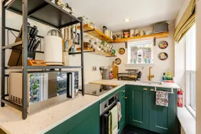 Scotland Street Stylish Garden Studio Pvt Entrance - Image 4