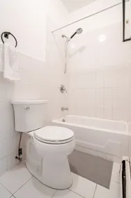 Cozy 2BD in Woodside! - Image 5