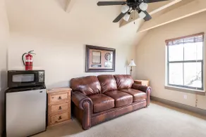1 ac Scenic Luxury Home Hollows Resort Lake Travis - Image 3