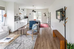 Clean Luxury Apartment in Warm Springs - Image 2