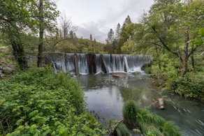 Stunning round house view hot tub waterfall & barn - Image 4