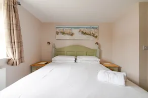 Spacious Broads 3 Bed Cottage with a modern twist - Image 3