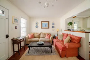 Historic Menhaden Cottage for Families - Image 2