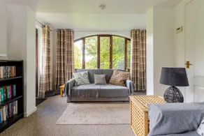 Cosy annexe in Stafford with beautiful gardens - Image 2