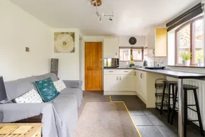 Cosy annexe in Stafford with beautiful gardens - Image 3