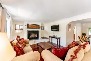 Clean & Spacious, 4 Bed/3bath, Burlingame - Image 2
