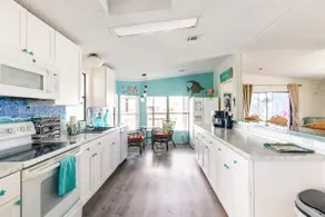 Relaxing Waterfront Retreat: 1400 sq ft Home - Image 2